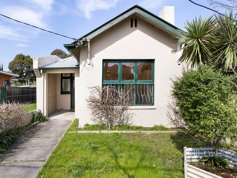 Large & Light Princes Hill Potential Adjoining Parkland