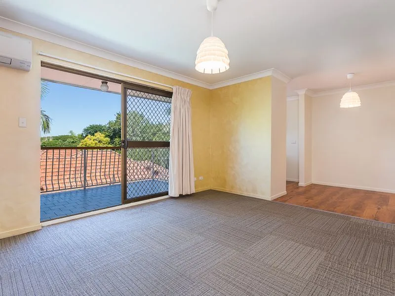Two Bedroom Unit in Prime Location in Greenslopes