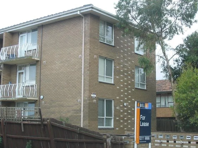 2 bedroom flat, close to transport