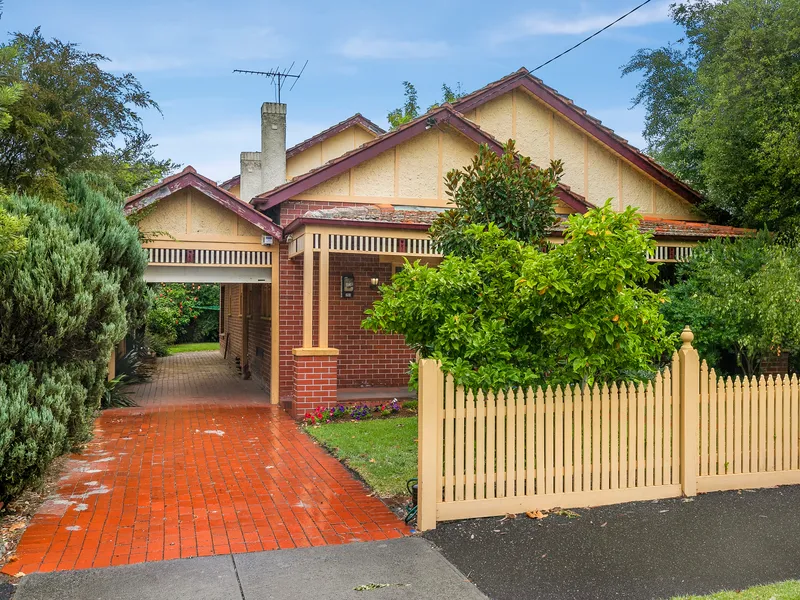 Period Beauty, Brilliant Location