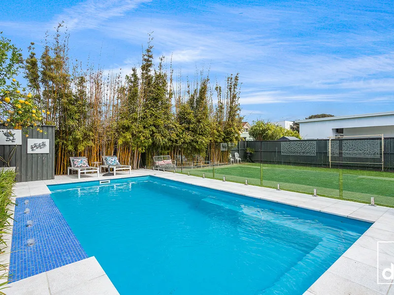 FAMILY BEACHSIDE ENTERTAINER!