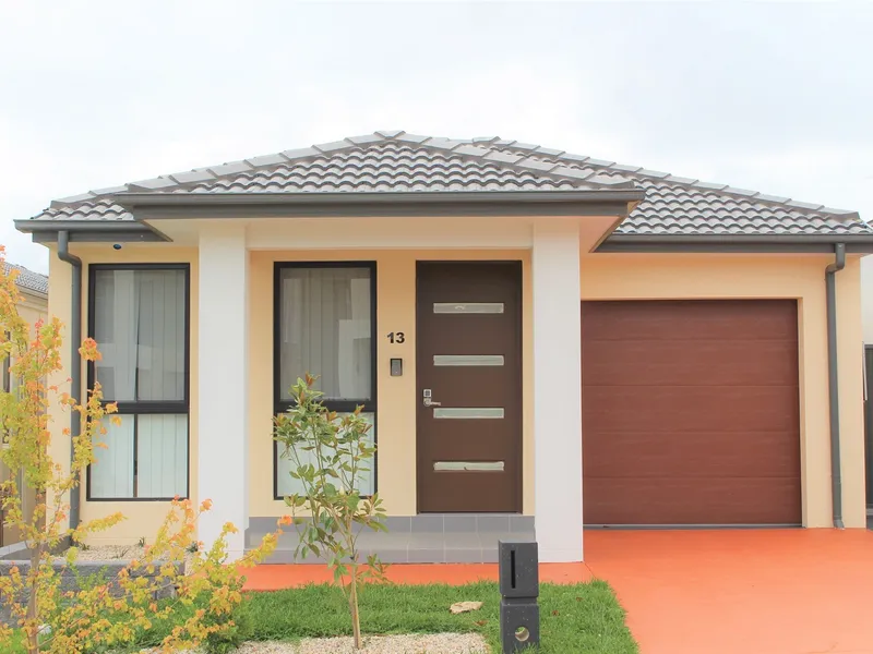 Spacious 3 Bedroom + Study House for Lease!