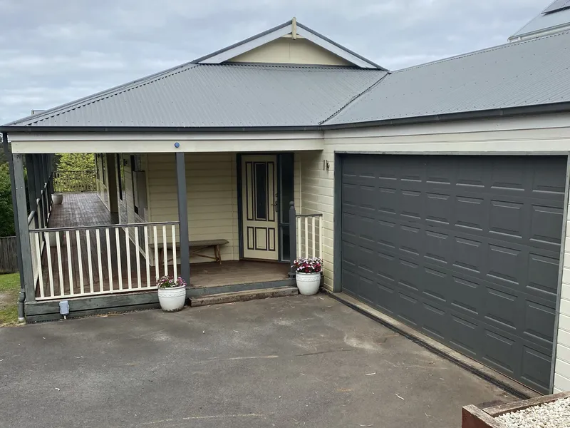 COUNTRY LIVING AT ITS FINEST!!