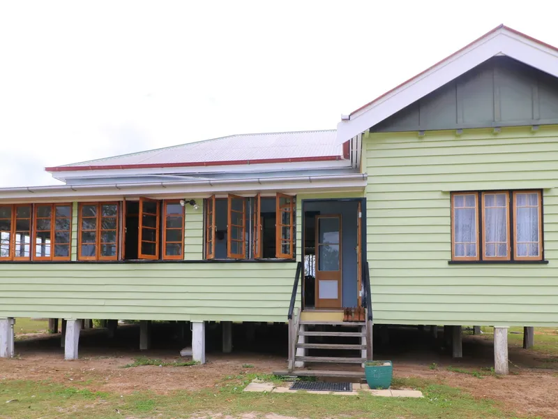 4 Bedroom Country Home, 640Acres  with Views Of The Mountains 