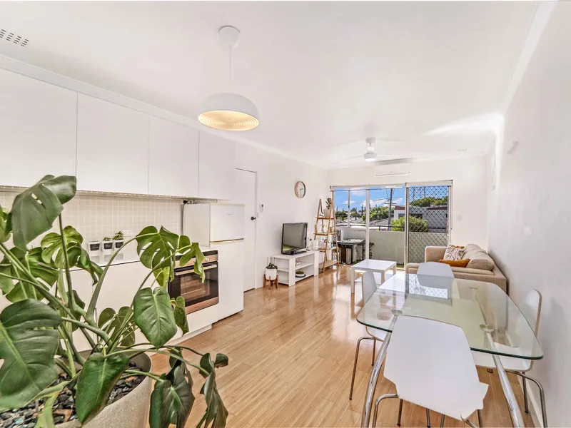 UNDER OFFER!!