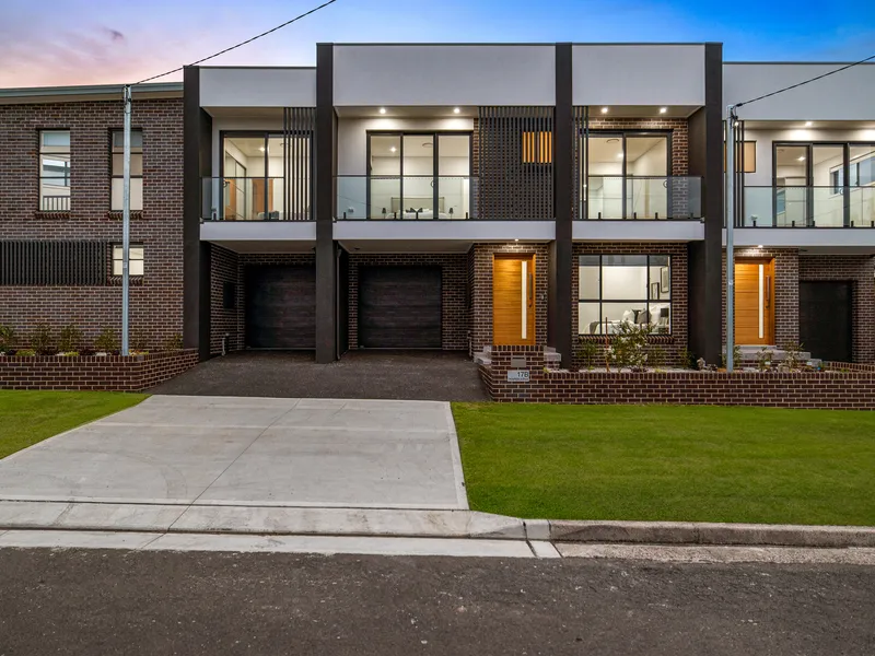 Moorebanks Most Freshest Ultimate Variety Box - This ones 5 Bed. Torrens Title - enough said.