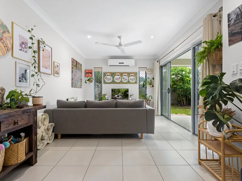 NO STRATA FEES!! FULL DUPLEX