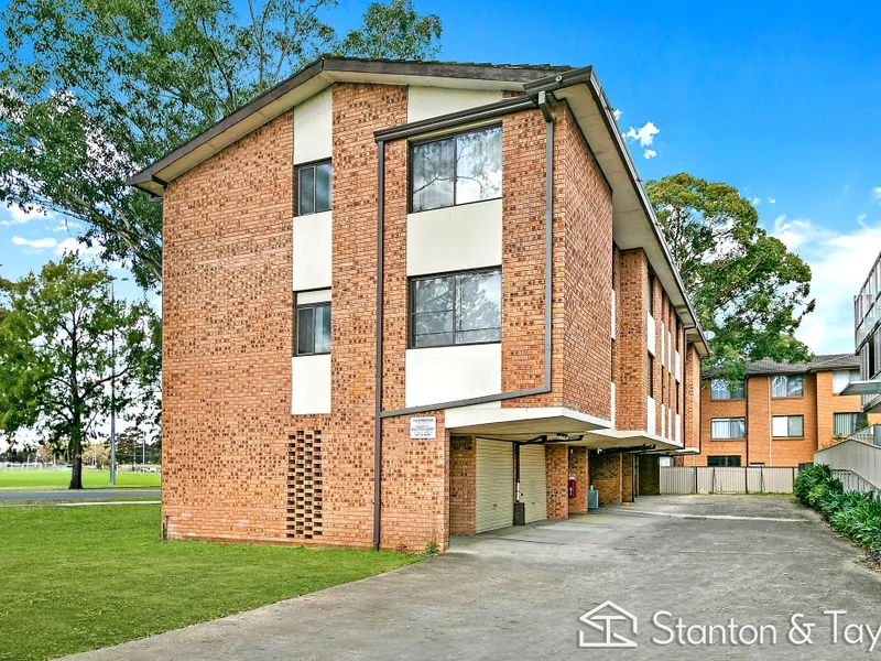 OPEN HOME SATURDAY 17/9/22 (11.30AM - 12.00PM) - ULTIMATE LOCATION PLUS TERRIFIC TENANT = FANTASTIC INVESTMENT OPPORTUNITY..!!