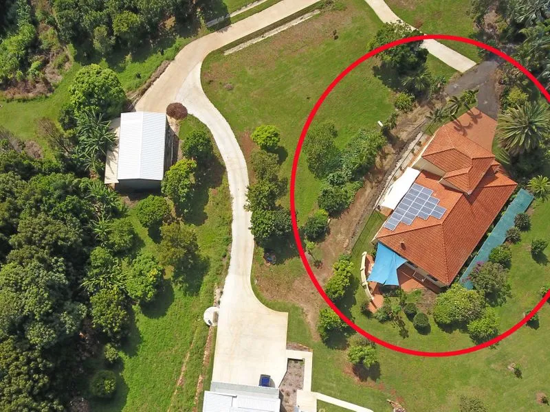 Big 4 Bedroom, 3 Garage house with lake and ocean views in Terranora.