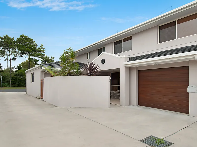 CONTEMPORARY 3 BEDROOM TOWNHOUSE 