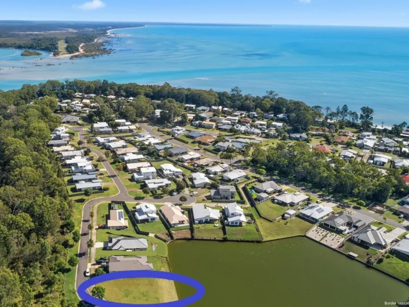 Lake Front 842m2 - Vacant Serviced Allotment - Look At That View Forever!