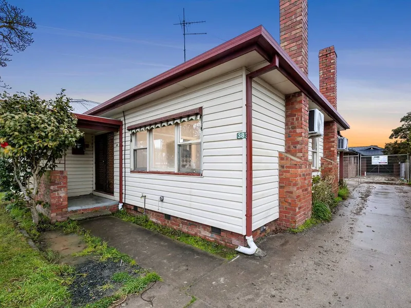 4 Bedroom House In The Popular Suburb of Sebastopol