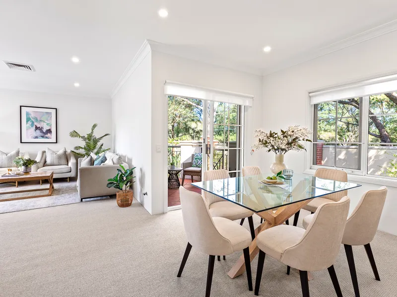 Impressive Apartment of Space & Light in Huntleys Cove Estate
