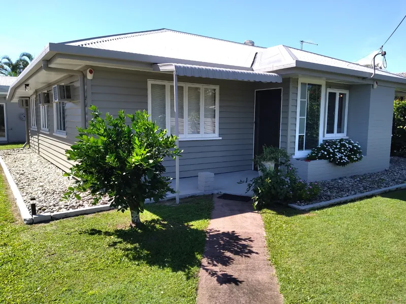 4 BEDROOM HOUSE WITH 1 BEDROOM GRANNY FLAT @ REAR