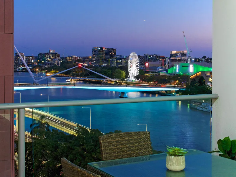 $950 per week, Tank Street Brisbane, furnished river views