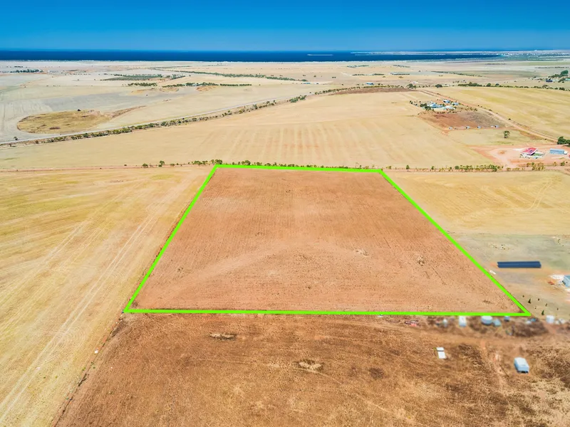 5.007ha elevated allotment zoned rural