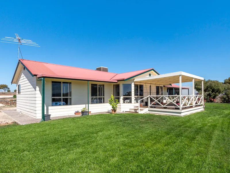 Idyllic Rural Retreat On 43 Hectares!