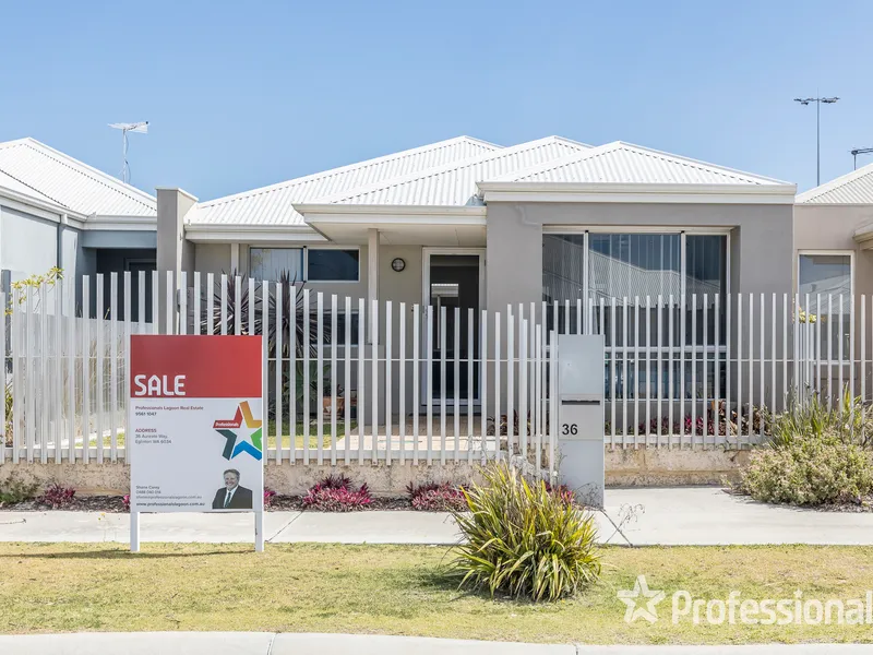 Coastal Stunner just minutes from the beach.