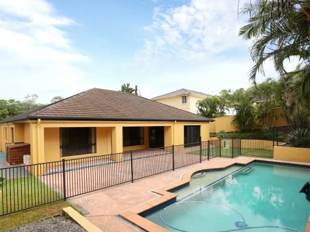 Large Family Home in Quiet Cul-de-sac with Pool