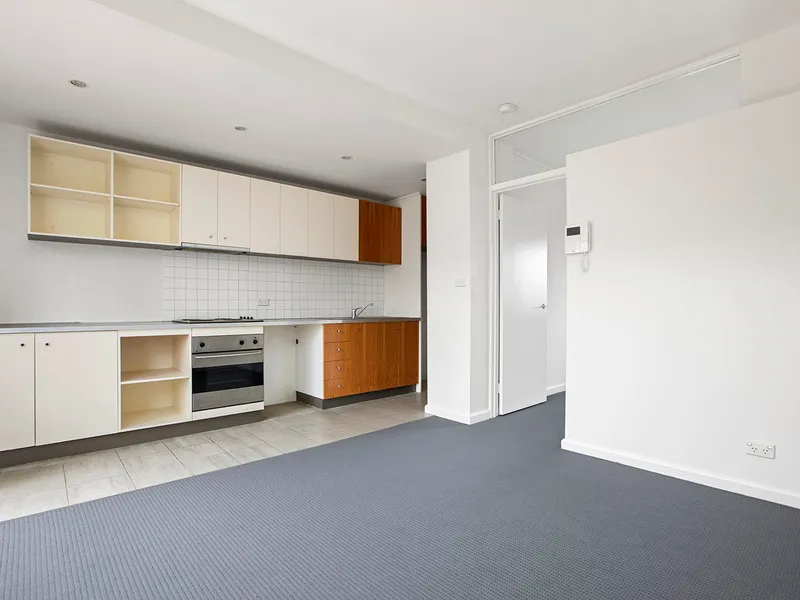 STAGGERING LOCATION MEETS EASY AND AFFORDABLE LIVING!