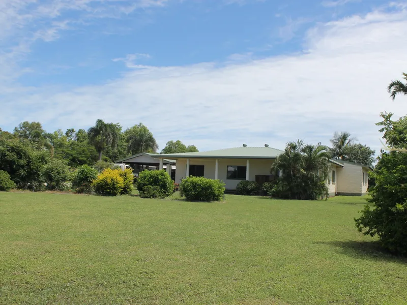 ACREAGE CLOSE TO TOWN