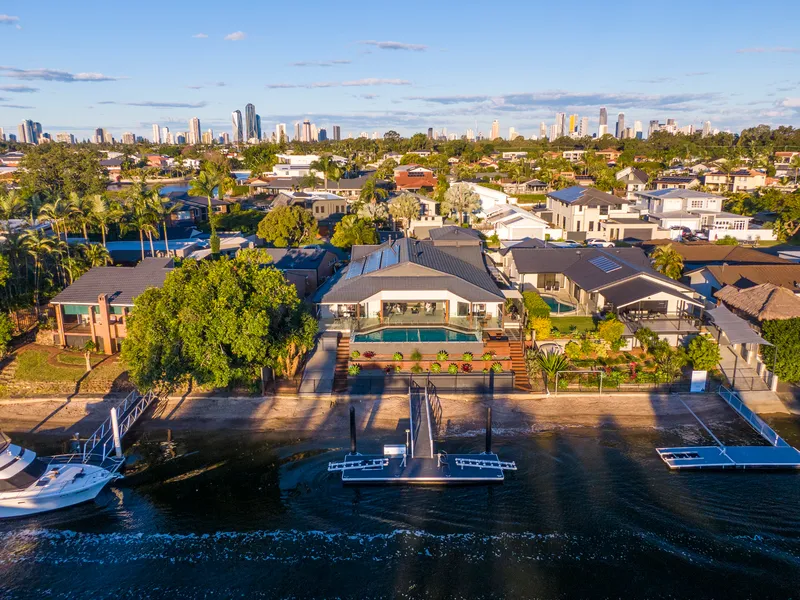 Exclusive Isle Of Sorrento Family Entertainer