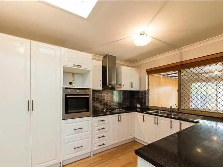 PARKSIDE 3X1 FAMILY HOME!