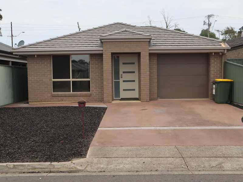 Large family home in quiet Old Noarlunga