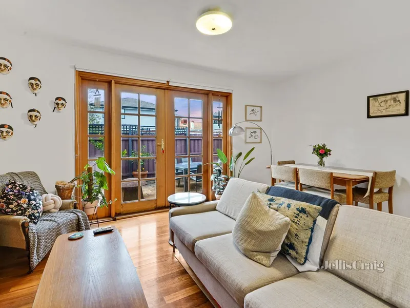 Private Ground Floor Living With Stunning Courtyard Appeal