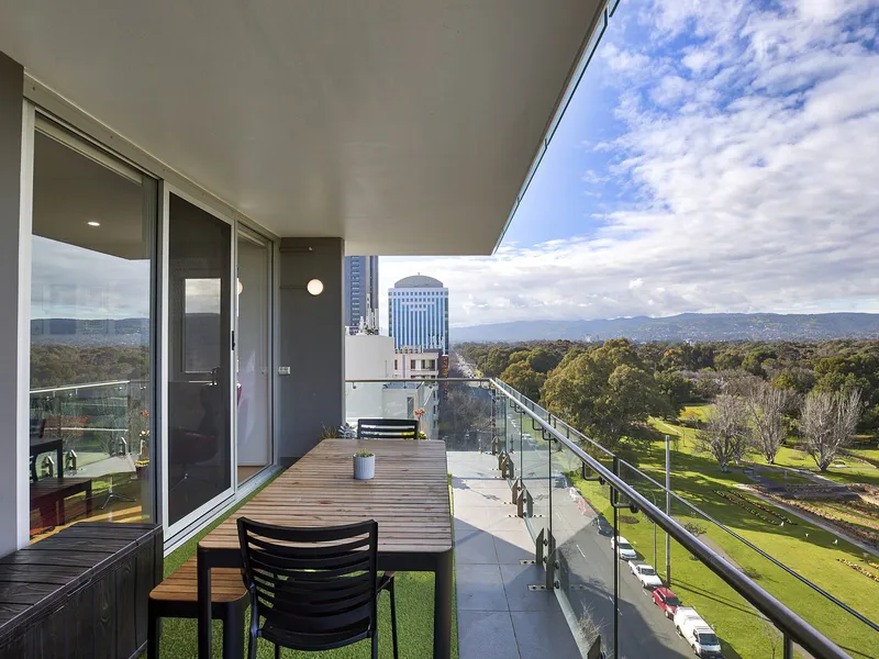 7th level City Apartment wrap around balcony parkland frontage, North Eastern aspect with hills and sea views.