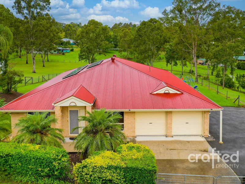 acreage life |  Big Family Home On Big Open Land (4583m2)