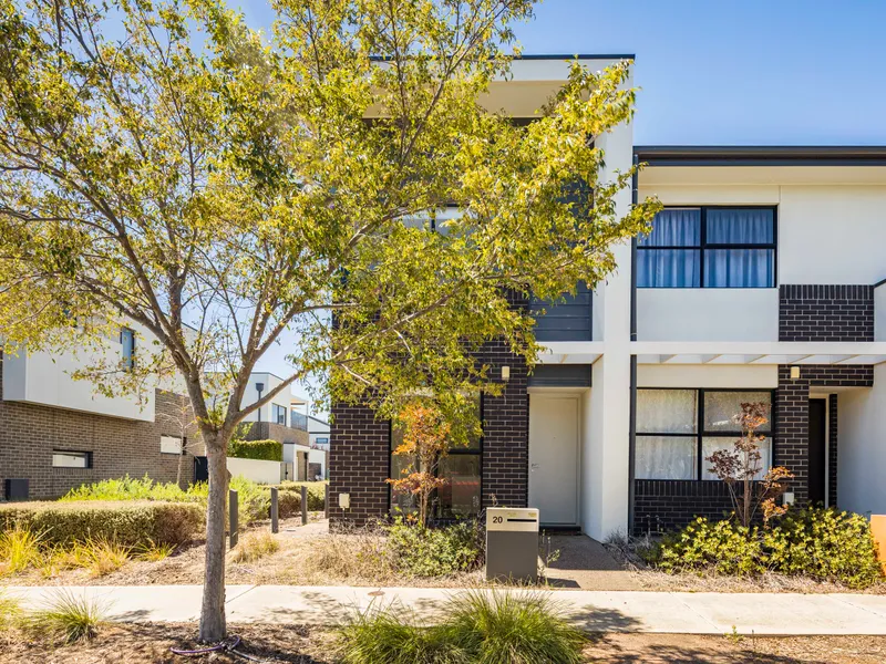 Chic Modern Townhouse Offering Easy Living with Style.