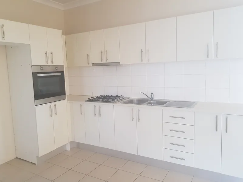 1 WEEK FREE RENT! 2 Bedroom Unit in the heart of Wentworthville!!