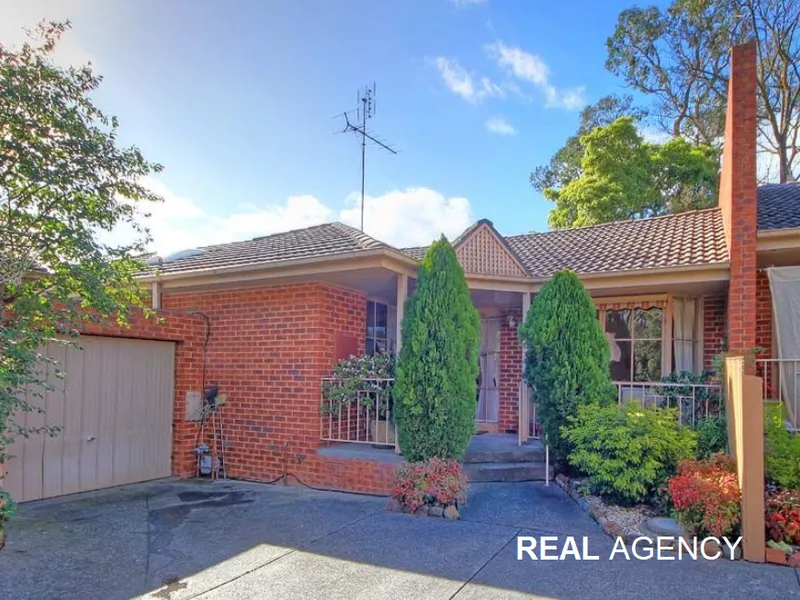 Prime Location, Low maintenance Walking to Train Station