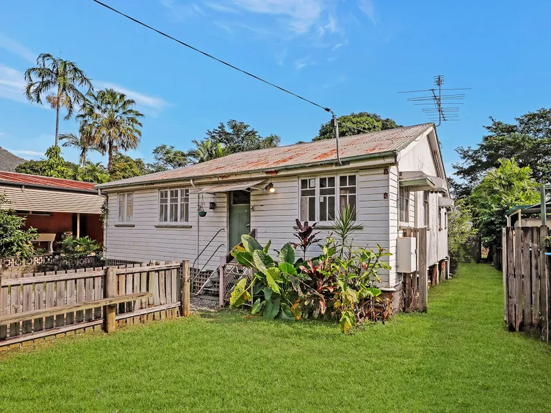 Charming Character Cottage in Freshwater