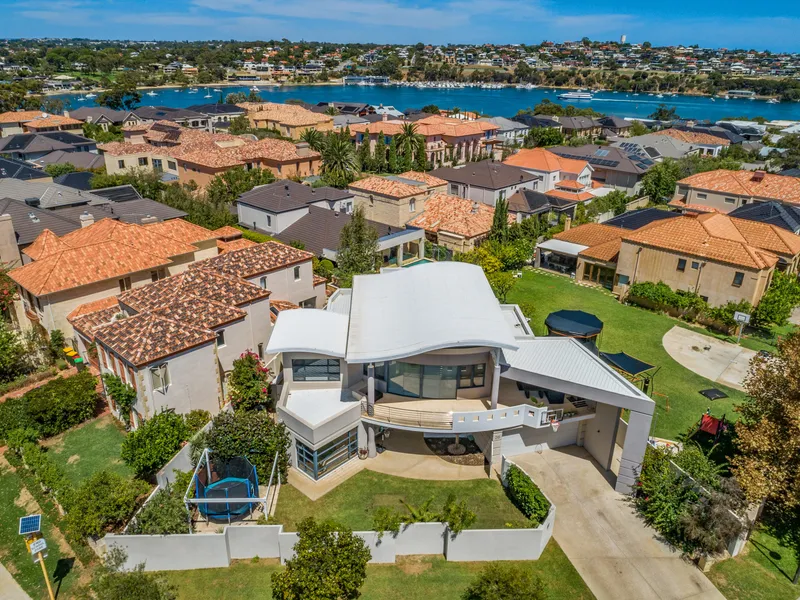 Wow factor!  Spacious and Light with Separate Living