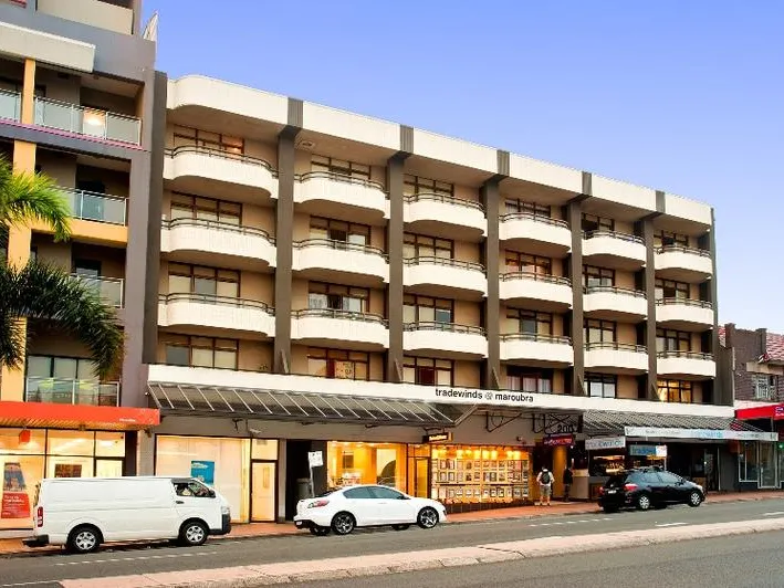 Well Maintained One Bedroom Unit in a Security Building