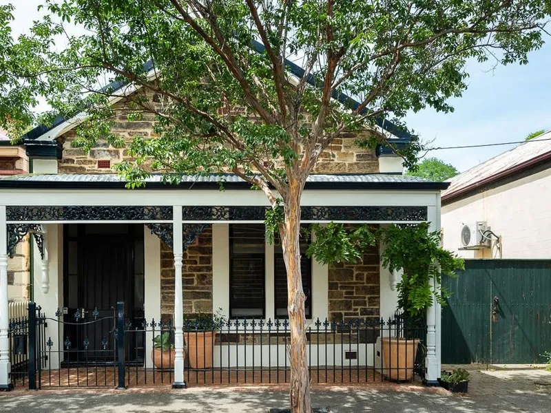 GREAT STYLISH HOUSE IN GREAT SUBURB