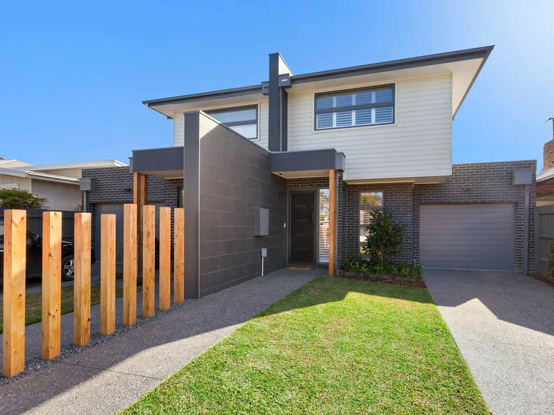 Contemporary Coastal Class in Premium Family Pocket