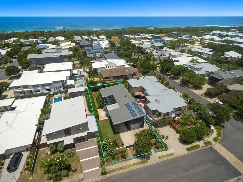 CLASSIC CASUARINA BEACH HOUSE