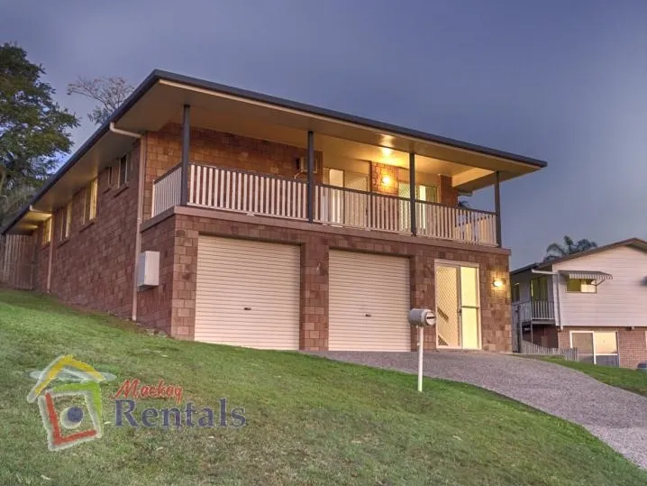 LARGE FAMILY HOME WITH VIEWS