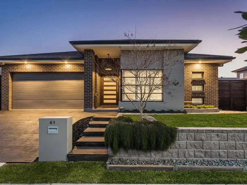 MODERN HOME IN QUIET STREET