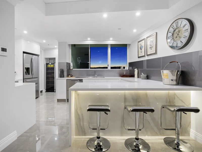 Ultimate Lifestyle Apartment with Glistening Broadwater Views