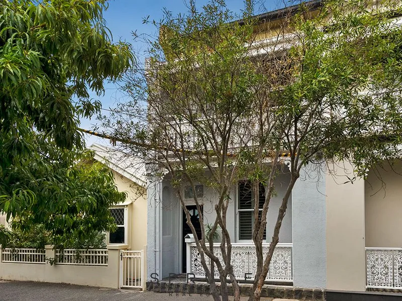 PORT MELBOURNE LOCALE ON POINT - 2 Bed, 2 Bath, 0 Car