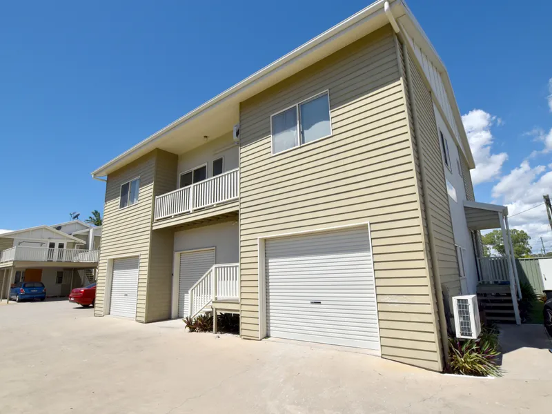 :: 3D TOUR :: BEACHSIDE LIFESTYLE, WELL PRICED MODERN TOWNHOUSE WITH GARAGE  (18 IMAGES)