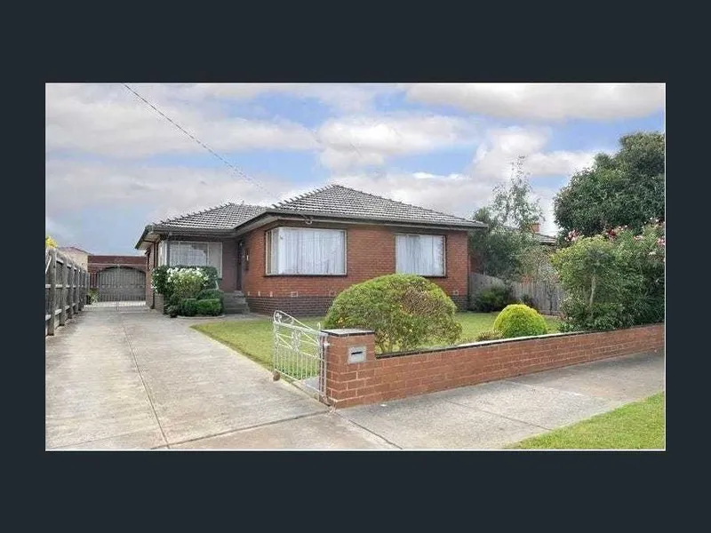 HOUSE IN LALOR A Superbly Appointed Family Home…