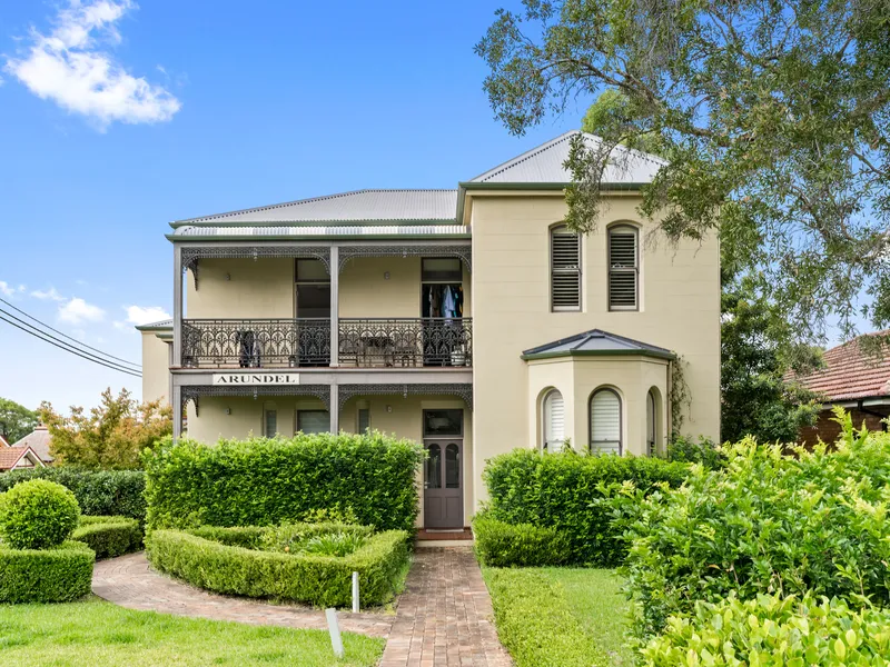One Bedroom Victorian Style Property with Modern Appeal