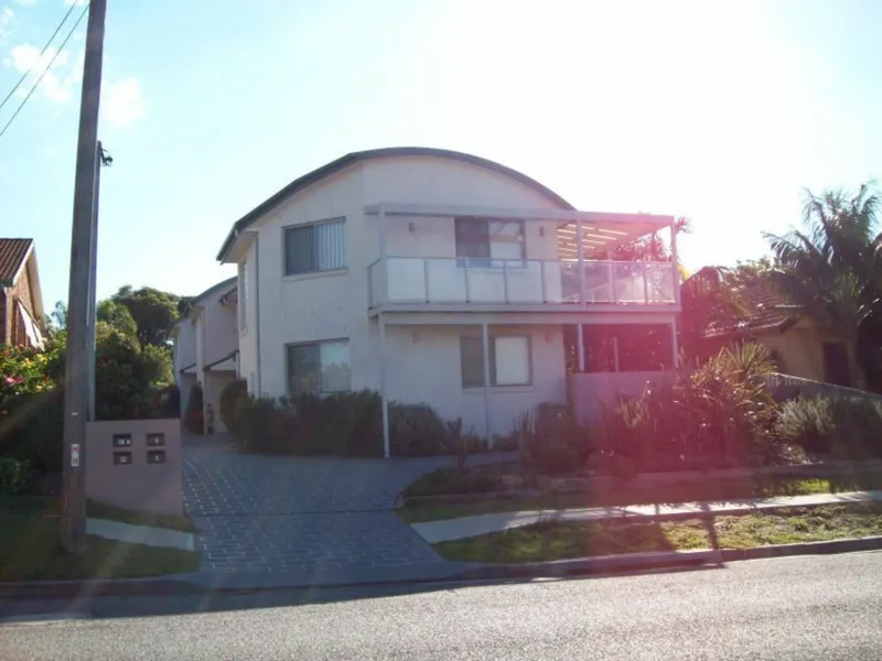 MODERN TOWNHOUSE IN SOUGHT AFTER LOCATION