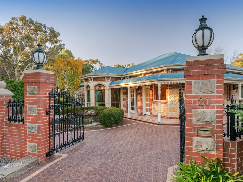 Circa 2003 Stunning Reproduction Bullnose Verandah Villa in Prime Dress-Circle Location