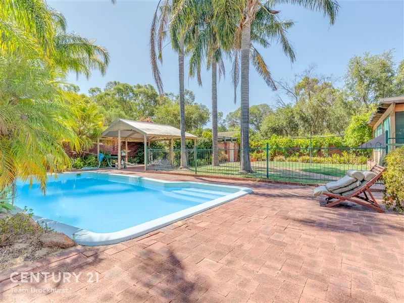 TWO HOMES AND OUSTANDING EQUESTRIAN FACILITIES